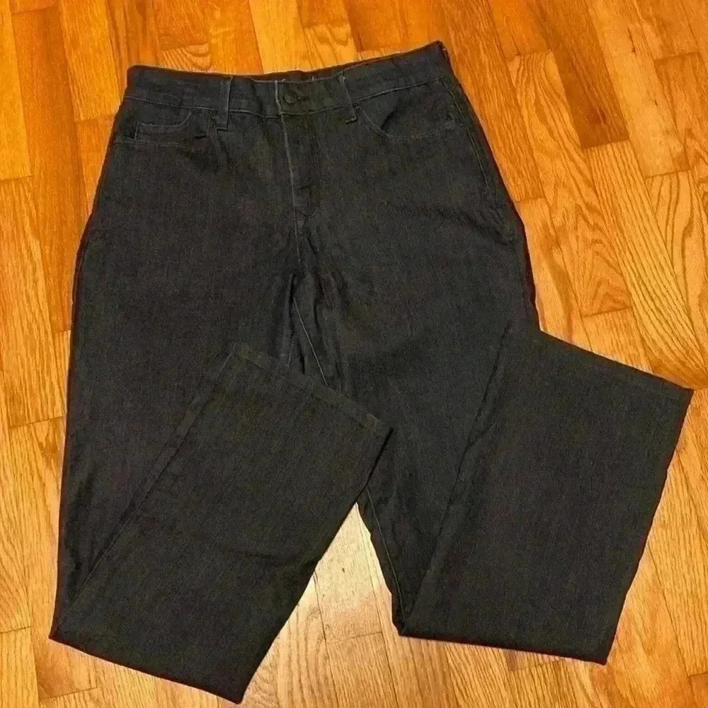 NYDJ Mini Boot Jeans in Woman’s Size 8.